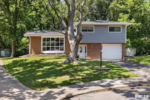 2725 W Castle Ct, Peoria, IL 61614