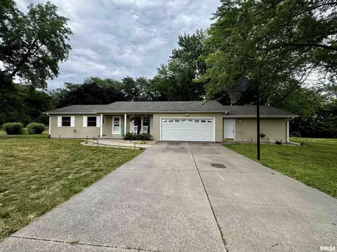 9 Briarbrook Rd, Macomb, IL 61455