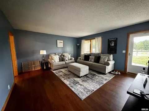 9 Briarbrook Rd, Macomb, IL 61455 photo 2