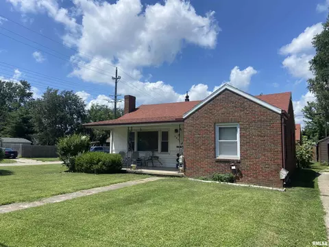 205 E Myrtle St, Canton, IL 61520 photo 2