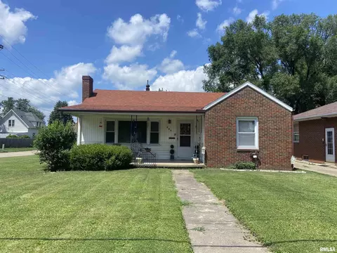 205 E Myrtle St, Canton, IL 61520