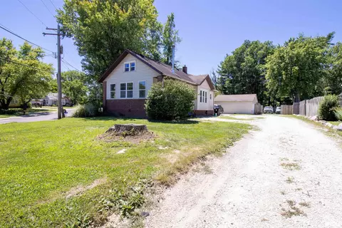 825 Pekin Ave, Creve Coeur, IL 61610