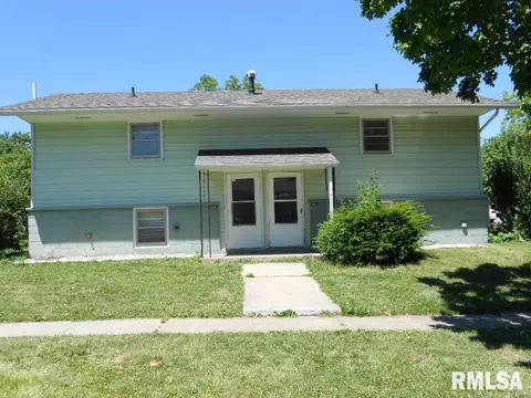 209 E Ann St, Roanoke, IL 61561