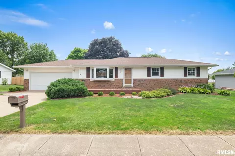 704 Ivy Ln, Tremont, IL 61568