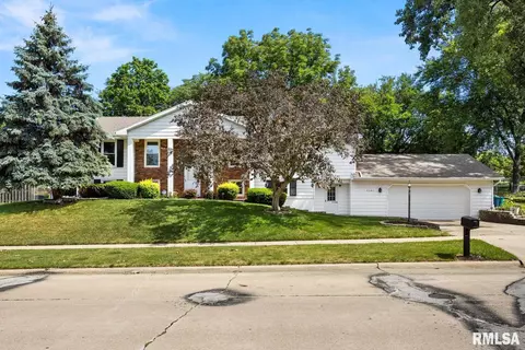 1121 W Austin Dr, Peoria, IL 61614