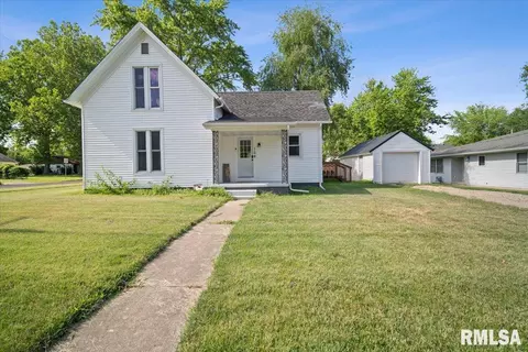 106 W 2nd St, Mackinaw, IL 61755