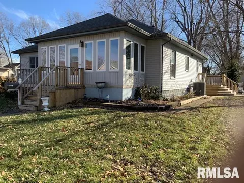 516 8th St, Lacon, IL 61540