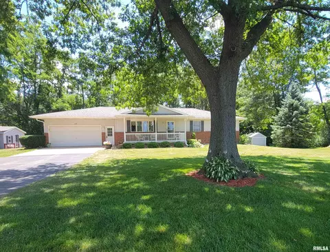 3716 Sheridan Rd, Pekin, IL 61554