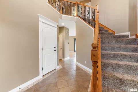 Entry Way - 1240 E Monroe St, Morton, IL 61550 photo 2 of 2