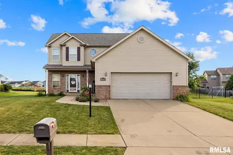 800 Grandyle Dr, Washington, IL 61571