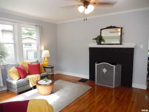 437 S Madison St, Macomb, IL 61455 photo 8