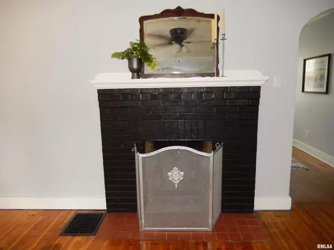 437 S Madison St, Macomb, IL 61455 photo 7