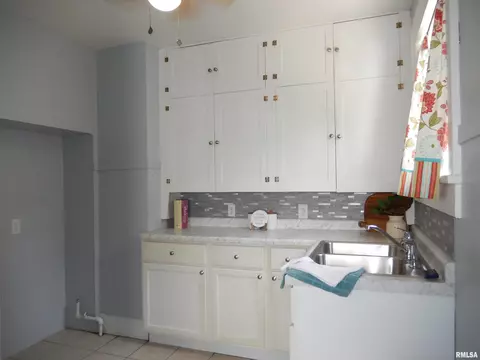 437 S Madison St, Macomb, IL 61455 photo 16