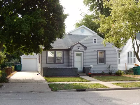 437 S Madison St, Macomb, IL 61455 photo 2