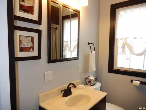 437 S Madison St, Macomb, IL 61455 photo 22