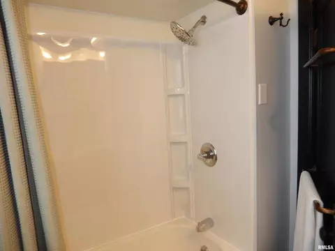 437 S Madison St, Macomb, IL 61455 photo 25