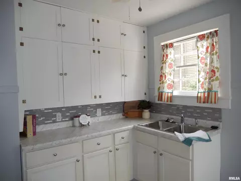 437 S Madison St, Macomb, IL 61455 photo 15