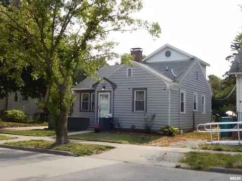 437 S Madison St, Macomb, IL 61455 photo 4