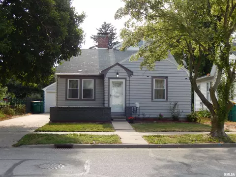 437 S Madison St, Macomb, IL 61455 photo 3