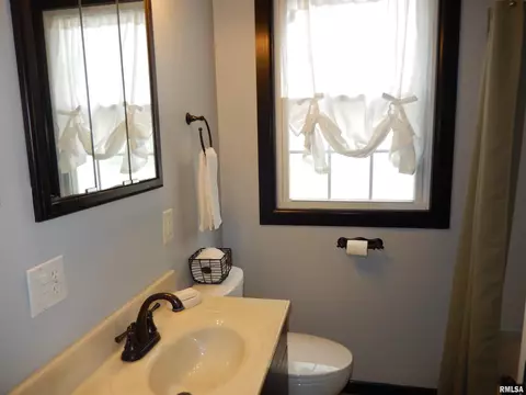 437 S Madison St, Macomb, IL 61455 photo 23