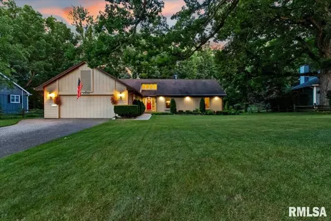 2924 Winterberry Ln, Peoria, IL 61604