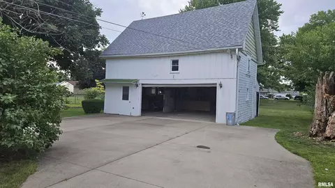 1359 E Chestnut St, Canton, IL 61520 photo 3
