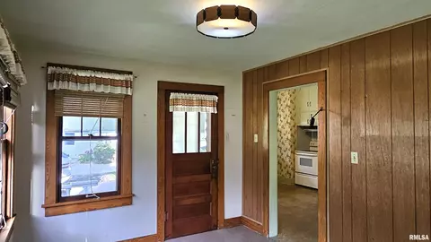 1359 E Chestnut St, Canton, IL 61520 photo 13