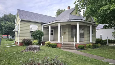 1359 E Chestnut St, Canton, IL 61520 photo 2
