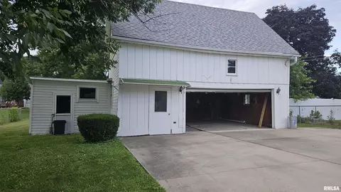 1359 E Chestnut St, Canton, IL 61520 photo 4
