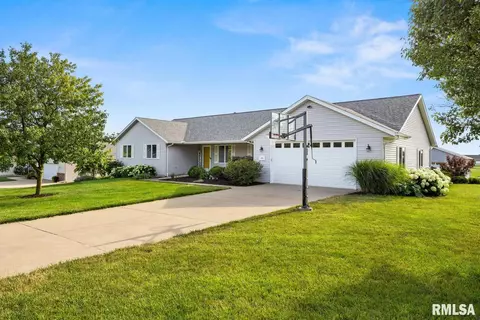 100 Thomas Ct, Washington, IL 61571