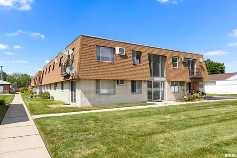 648 S 4th St, Morton, IL 61550