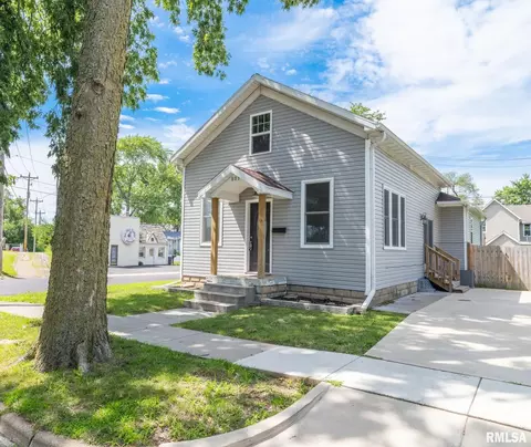 803 Henrietta St, Pekin, IL 61554