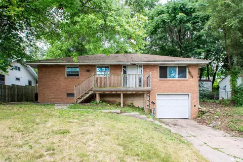 6107 S Adams St, Bartonville, IL 61607