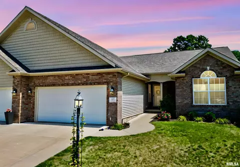 107 W Hillside Ct, Dunlap, IL 61525