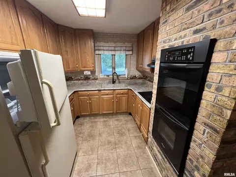 24524 E Oak Park Rd, Canton, IL 61520 photo 24
