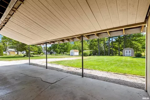 601 W Broad St, Roanoke, IL 61561 photo 28