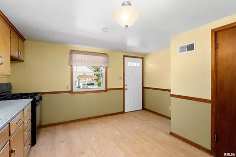 601 W Broad St, Roanoke, IL 61561 photo 14