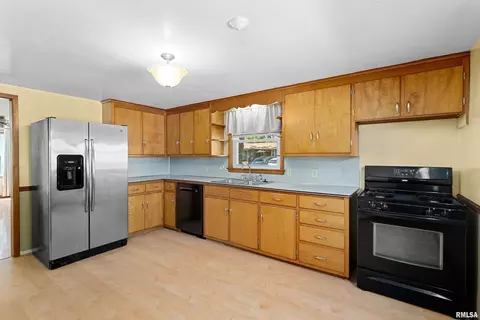 601 W Broad St, Roanoke, IL 61561 photo 10