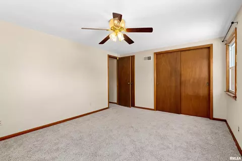 601 W Broad St, Roanoke, IL 61561 photo 17