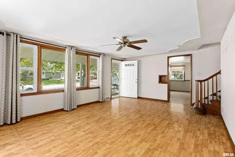 601 W Broad St, Roanoke, IL 61561 photo 5