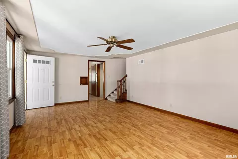 601 W Broad St, Roanoke, IL 61561 photo 8