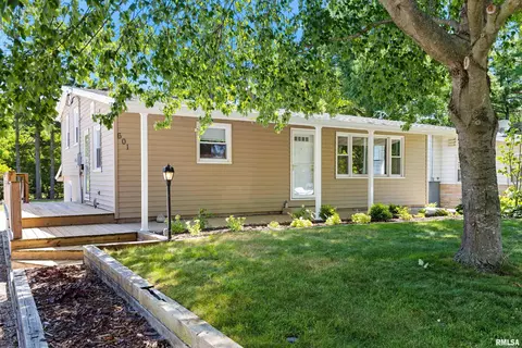 601 W Broad St, Roanoke, IL 61561