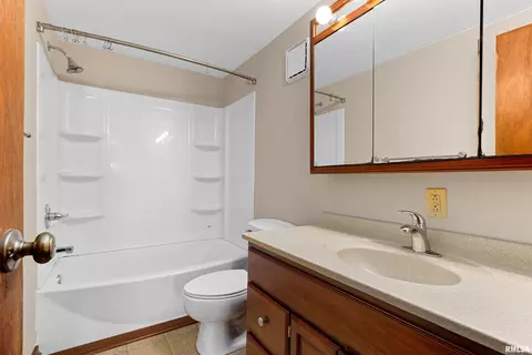 601 W Broad St, Roanoke, IL 61561 photo 20