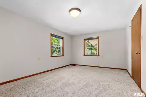 601 W Broad St, Roanoke, IL 61561 photo 12