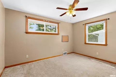 601 W Broad St, Roanoke, IL 61561 photo 21