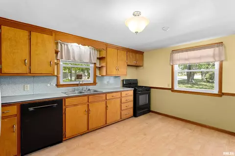 601 W Broad St, Roanoke, IL 61561 photo 9