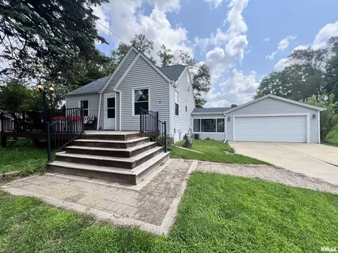6402 N St Marys Rd, Peoria, IL 61614
