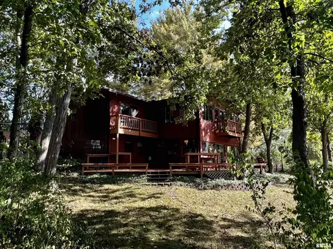 14 Woodland Ln, Macomb, IL 61455