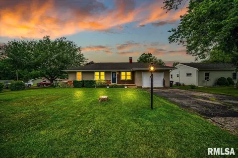 211 Monterey Dr, Washington, IL 61571
