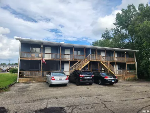 2604 Pine St, Pekin, IL 61554